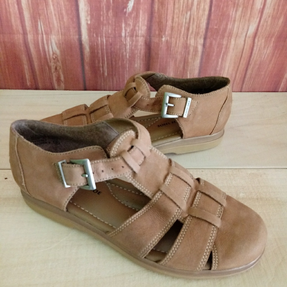 ☀️SOLD☀️A pair of Earth Shoes for your comfort